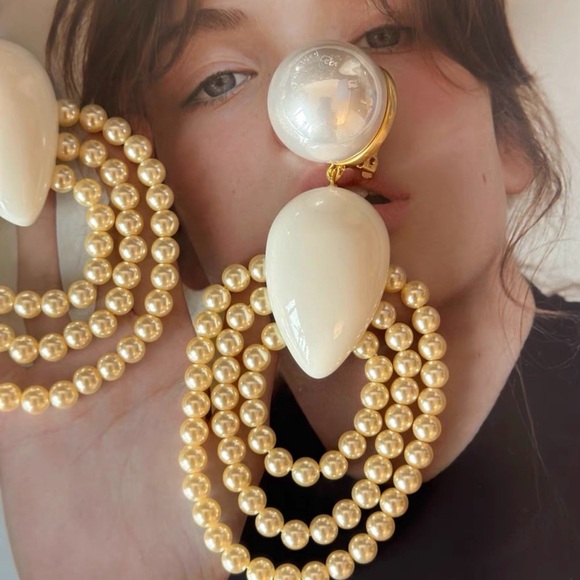 Chic Pearl Hoop Earrings - Picture 3 of 9